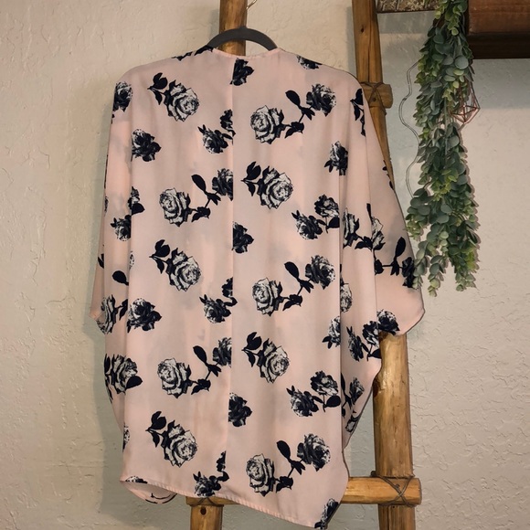 Pink Kimono - Picture 3 of 3